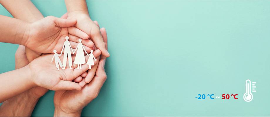 'Twee handen houden kleinere handen vast met papieren silhouetten van een familie, naast een thermometerschaal van -20 °C tot 50 °C.'