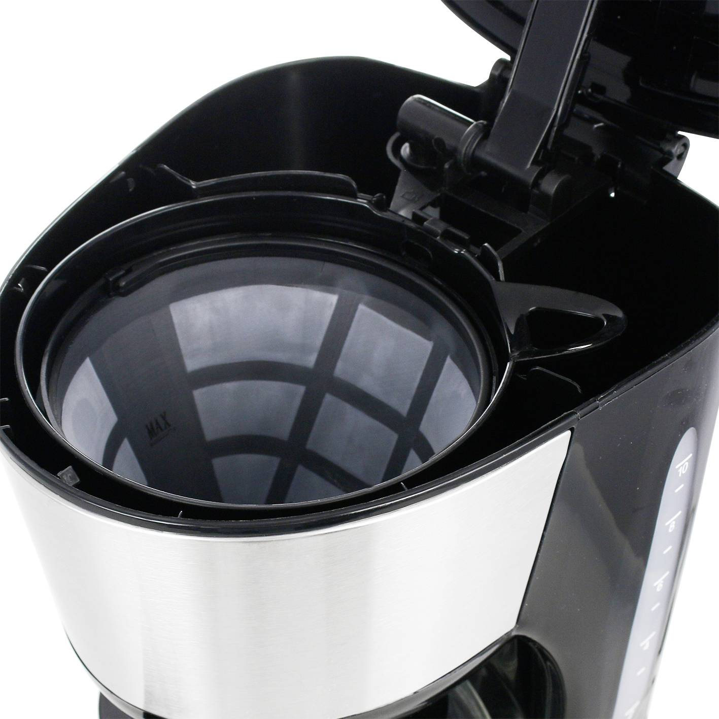 Close-up van een koffiemachine met open deksel. Een lege koffiefilter is zichtbaar. De machine heeft een behuizing van roestvrij staal.