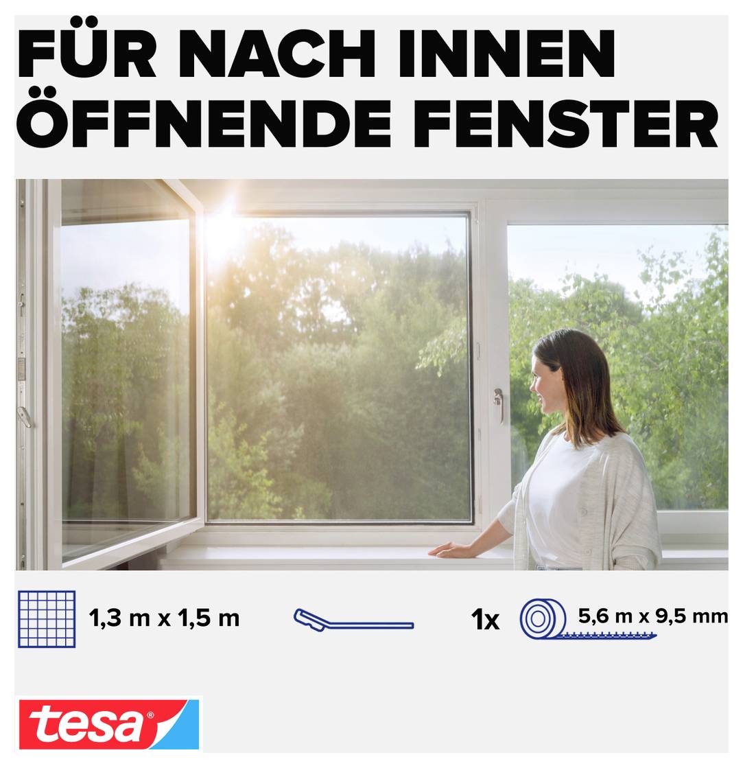 Reclame voor 'VOOR NAAR BINNEN OPENENDE RAMEN': Vrouw voor openstaand raam, onderaan afmetingen 1,3 m x 1,5 m en 5,6 m x 9,5 mm, tesa-logo.
