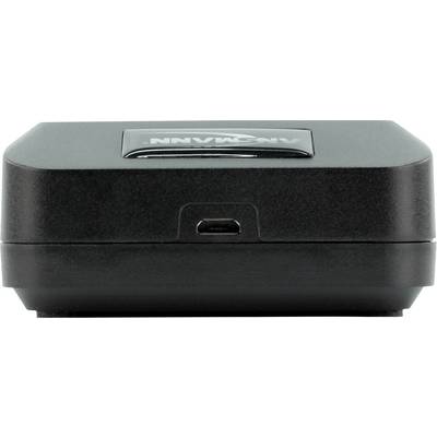 Een rechthoekige, zwarte oplader met een micro-USB-aansluiting in het midden. De bovenkant toont een logo in het wit.