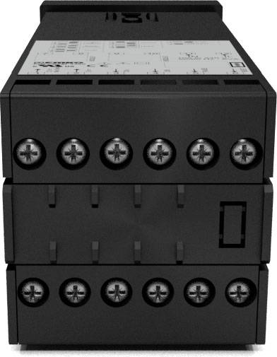 Een zwart elektrisch apparaat met meerdere schroefaansluitingen aan de voorkant en een schakelbaar element aan de rechterkant.