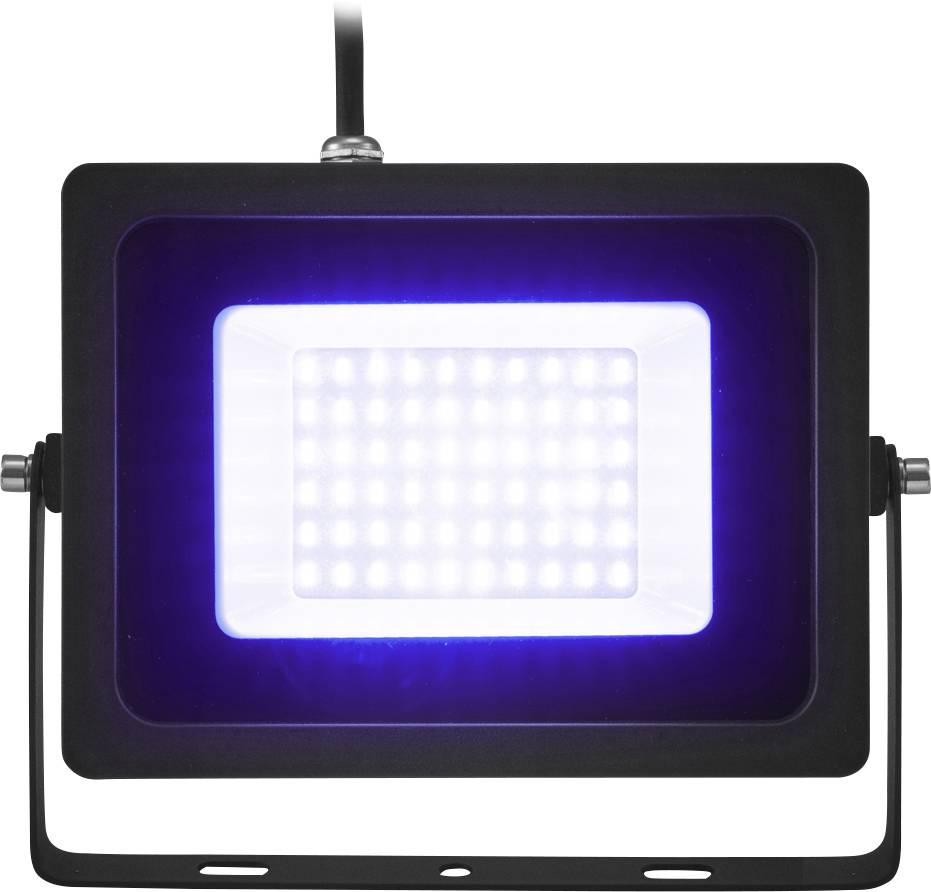 Een rechthoekige LED-schijnwerper met een intensieve blauwe gloed in het midden, gemonteerd op een beugel en aangesloten met een kabel.