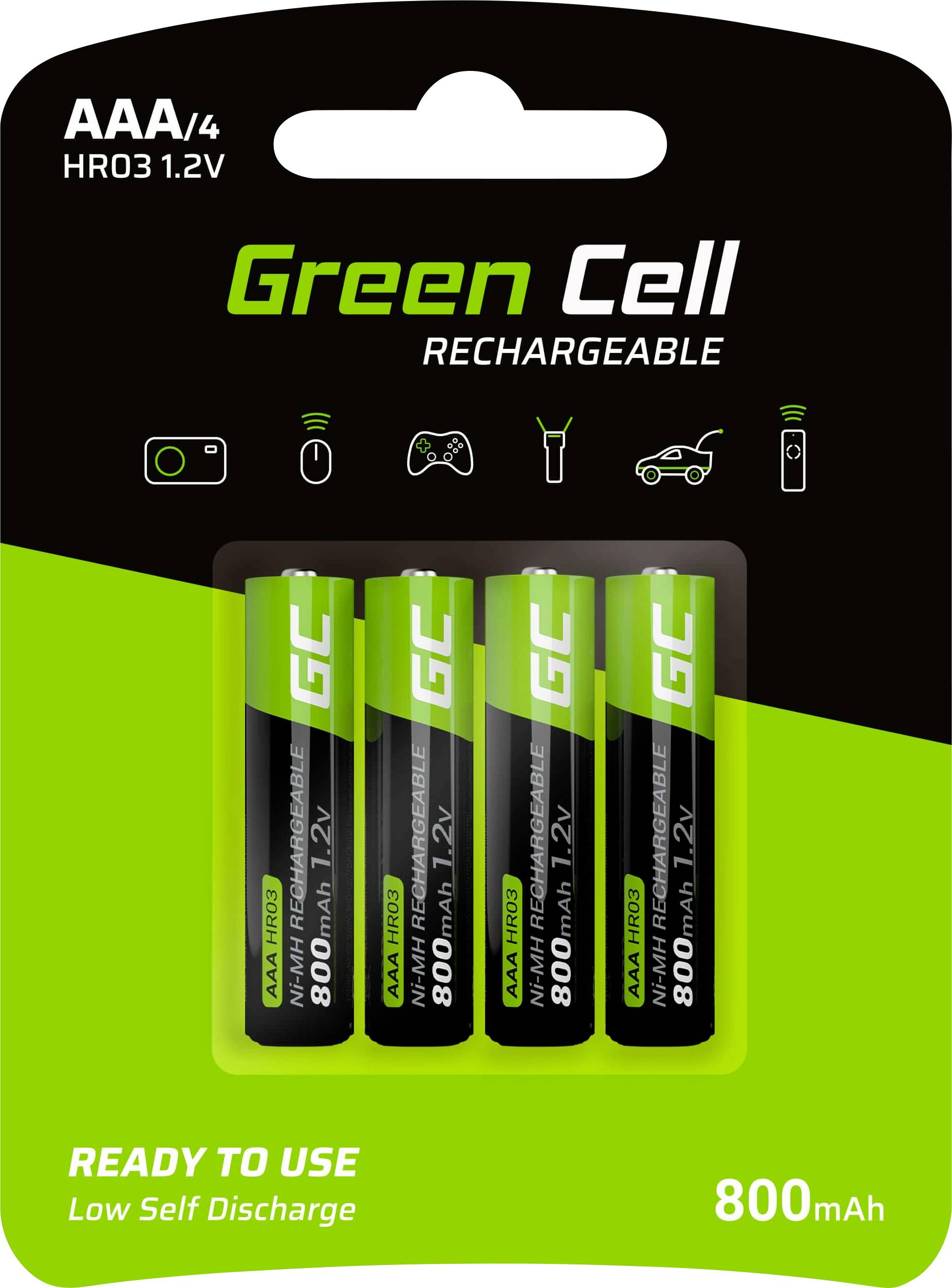 'Verpakking met vier oplaadbare AAA-batterijen van Green Cell, 800mAh capaciteit, afgebeeld met apparaten zoals camera en afstandsbediening.'