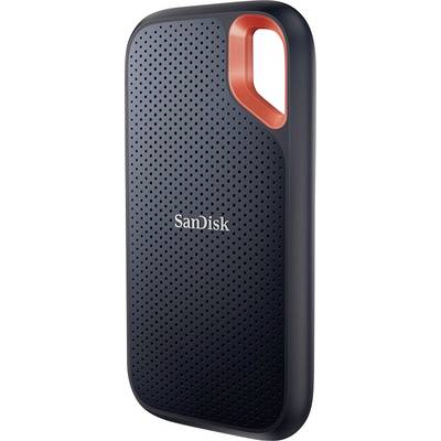 Externe SSD-harde schijf van SanDisk met een zwart, geperforeerd ontwerp en een oranje accent op de greep.