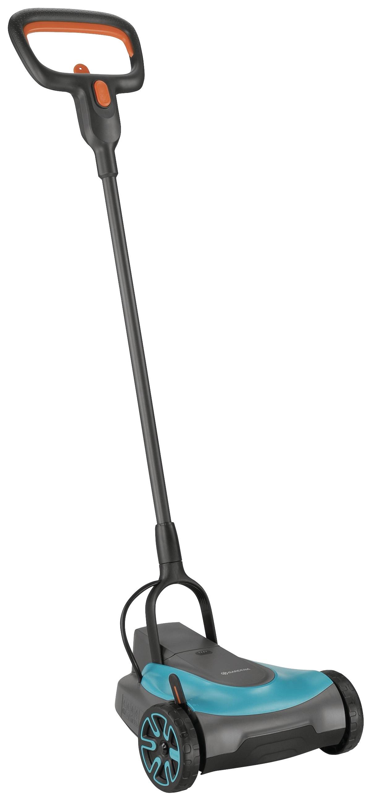 Een grasmaaier met een lange steel, een behuizing in zwart en turquoise, en twee wielen, geschikt voor het maaien van kleine gazons.