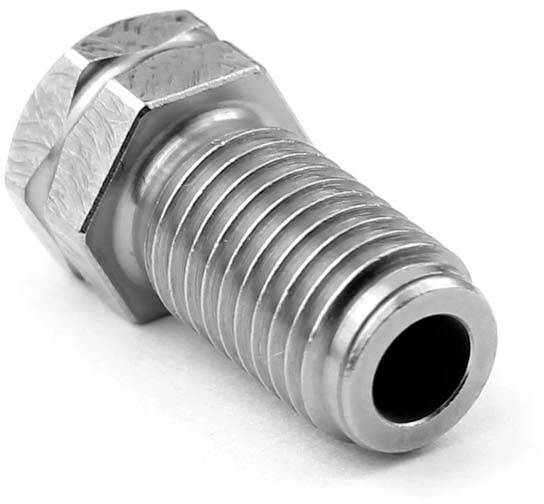 Zilveren, metalen bout met zeskante kop en schroefdraad, liggend op een witte achtergrond.