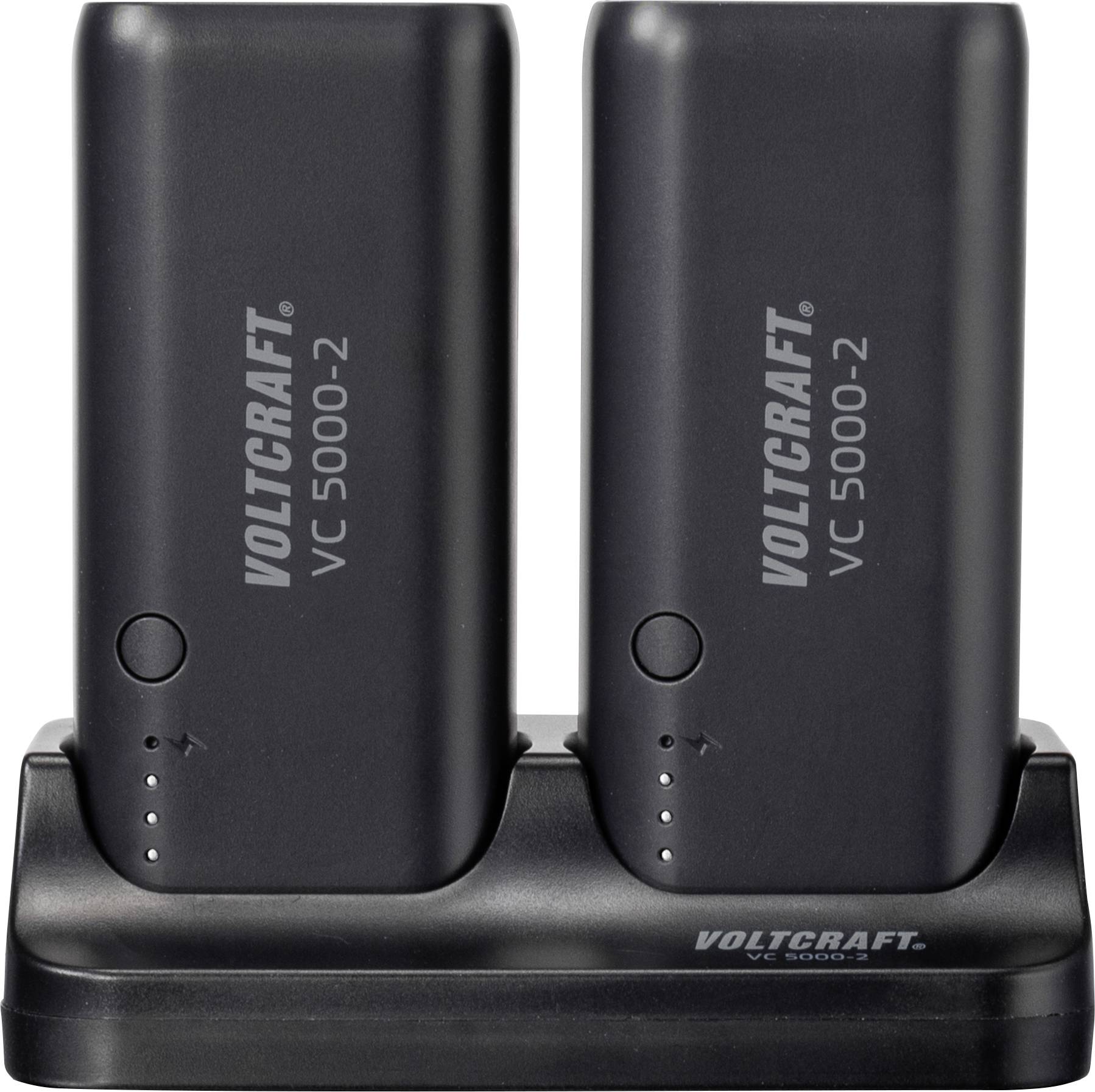 Twee zwarte accu's 'Voltcraft VC 5000-2' op een oplader, met LED-indicatoren, erop geplaatst.