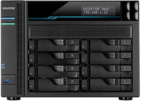 Een zwarte NAS-server met acht schijfsleuven en een display dat 'ASUSTOR NAS 192.168.1.12' weergeeft.
