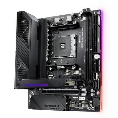 Moederbord met zwart design, RGB-verlichting, meerdere uitbreidingssleuven en aansluitingen. Geschikt voor gaming-pc's. Markering: 'Republic of Gamers'.
