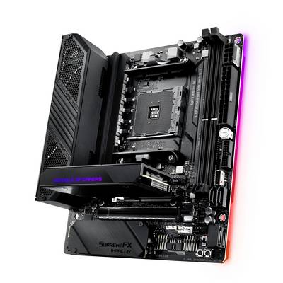 Moederbord van 'Republic of Gamers', zwart met herkenbare PCIe-sleuven en RGB-verlichting, toont moderne gaming-techniek.