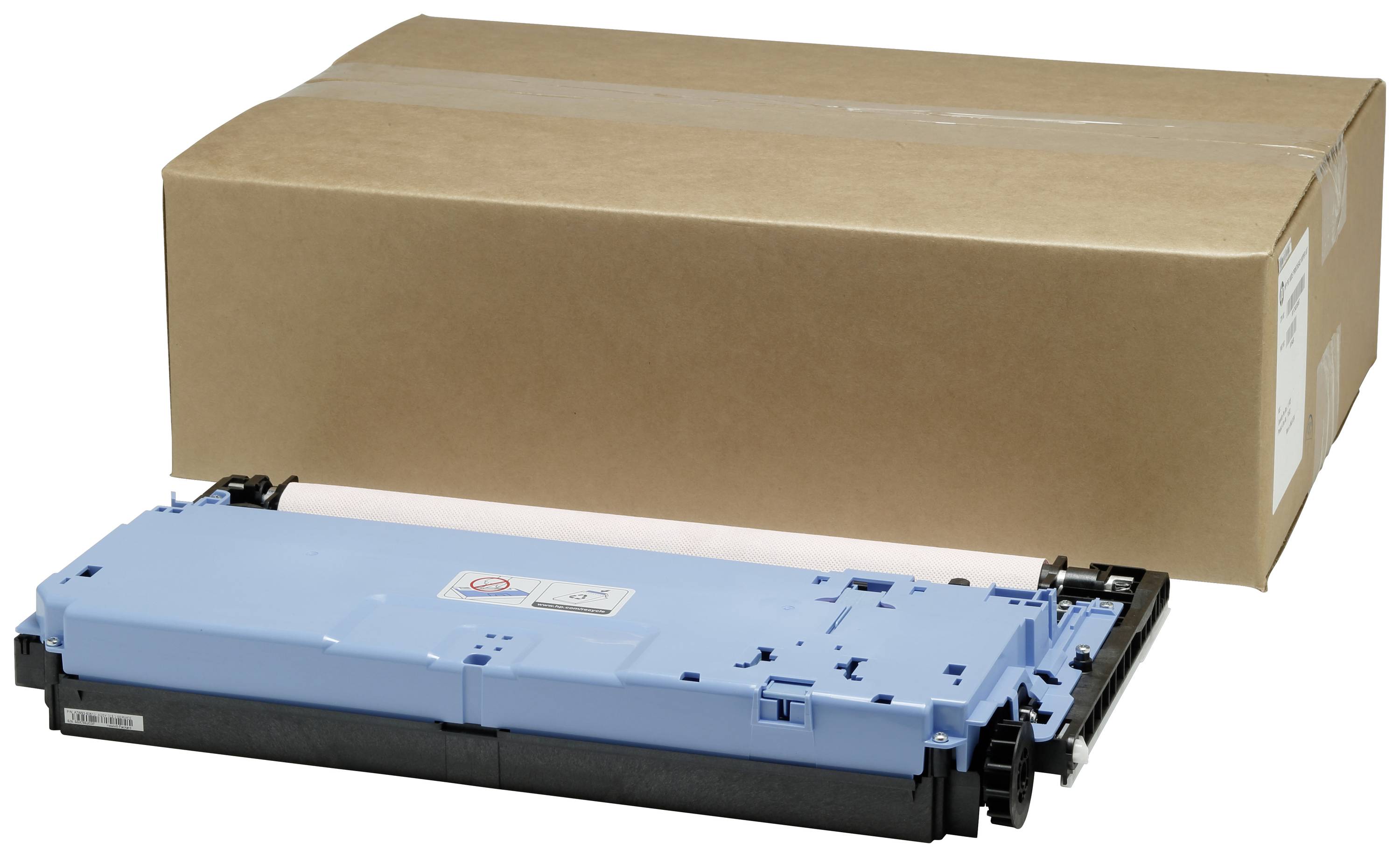 Een blauwe tonercartridge ligt voor een bruine verzendkarton.