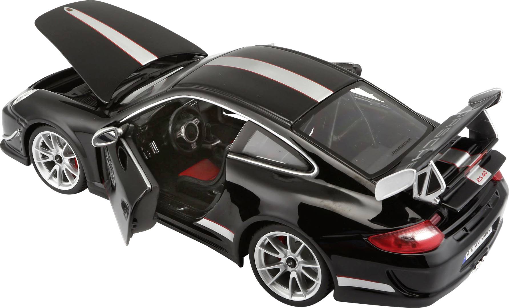 Zwart speelgoedautootje met geopende deuren en motorkap, toont interieurdetails en spoiler aan de achterkant.