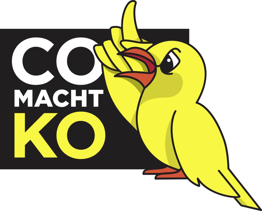 Logo in zwart met een gele cartoon vogel en de woorden 'CO MACHT KO' in witte en gele tekst.