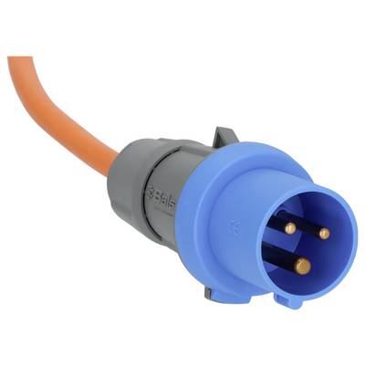 Blauwe industriële elektrische stekker bevestigd aan een oranje kabel, weergegeven in close-up op een witte achtergrond.