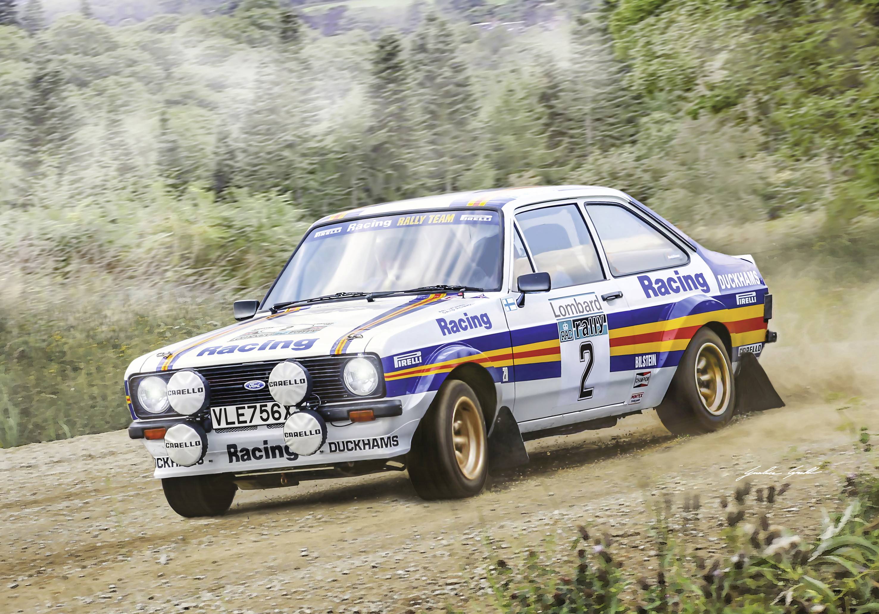 Een rallywagen rijdt over een stoffige grindweg door een bosrijk landschap. Hij draagt startnummer 2 en heeft kleurrijke sponsorlogo's.