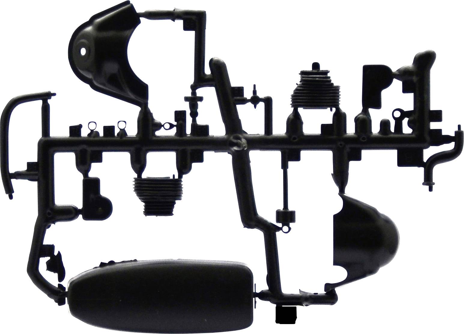 Zwarte kunststof gietframe van een modelbouwcomponent met verschillende onderdelen en vormen, mogelijk voor een voertuigmodel.