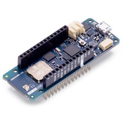 Een Arduino-bord met verschillende aansluitingen en elektronische componenten, geschikt voor programmeer- en elektronica-projecten.