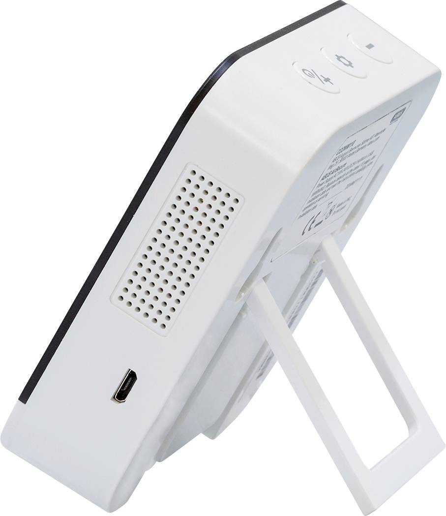 Een wit elektronisch apparaat met een klein scherm, een luidspreker aan de zijkant en een uitklapbare standaard.