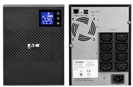 Een zwart-zilver UPS-apparaat met display toont '229V'. Achterkant met ventilator, meerdere stopcontacten en aansluitingen.