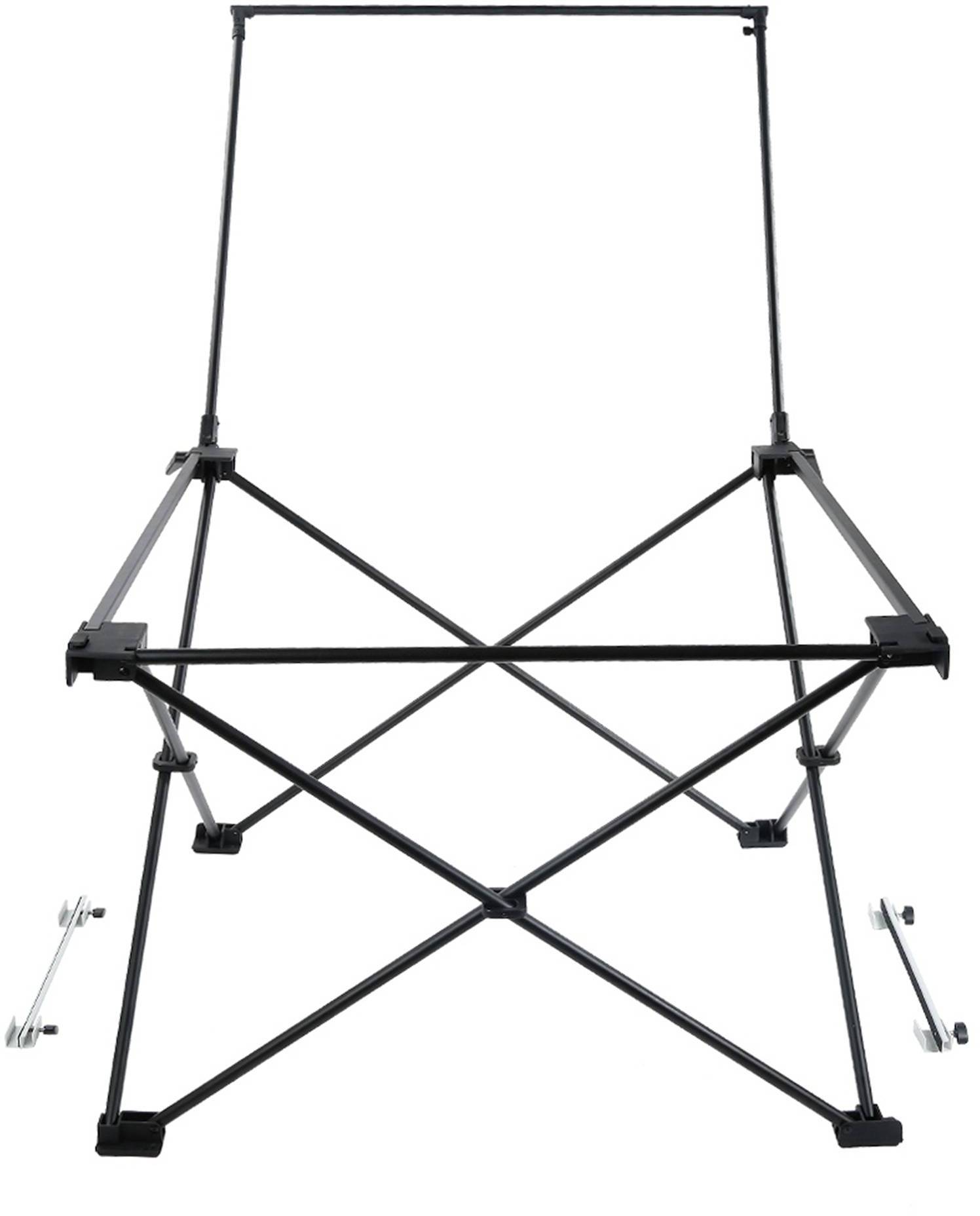 Een inklapbaar, zwart metalen framestatief, vaak gebruikt als onderstel voor draagbare apparaten of containers.