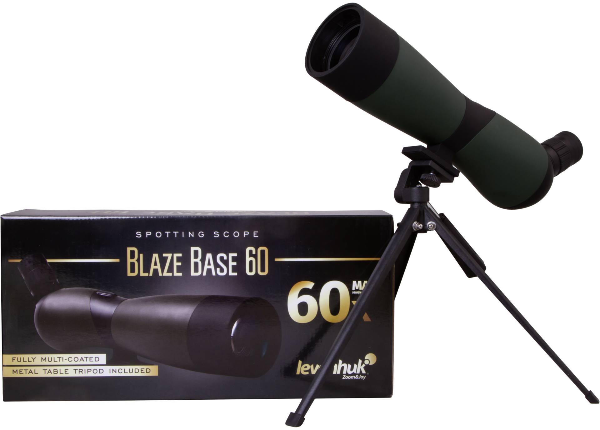 Een groen telescoop met statief staat naast een verpakking met het opschrift 'Blaze Base 60'.