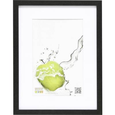 Een groene appel wordt omgespoeld door een watergolf. Links onderaan bevindt zich een Deknudt-logo en rechts onderaan een QR-code.