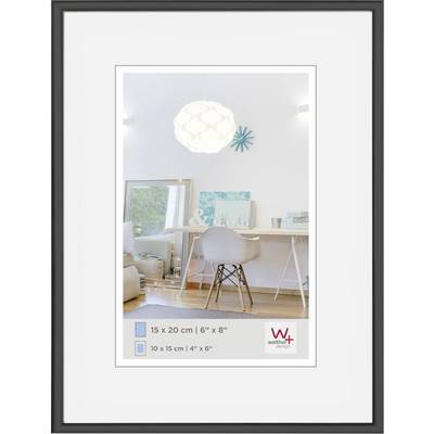 Een moderne, strak ingerichte ruimte met een witte bureau, een stoel en een grote spiegel. Subtiele kleuraccenten leggen accenten.