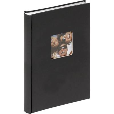 Zwart fotoalbum met een vierkant venster op de omslag, waarop een foto staat van drie lachende mensen met zonnebrillen.