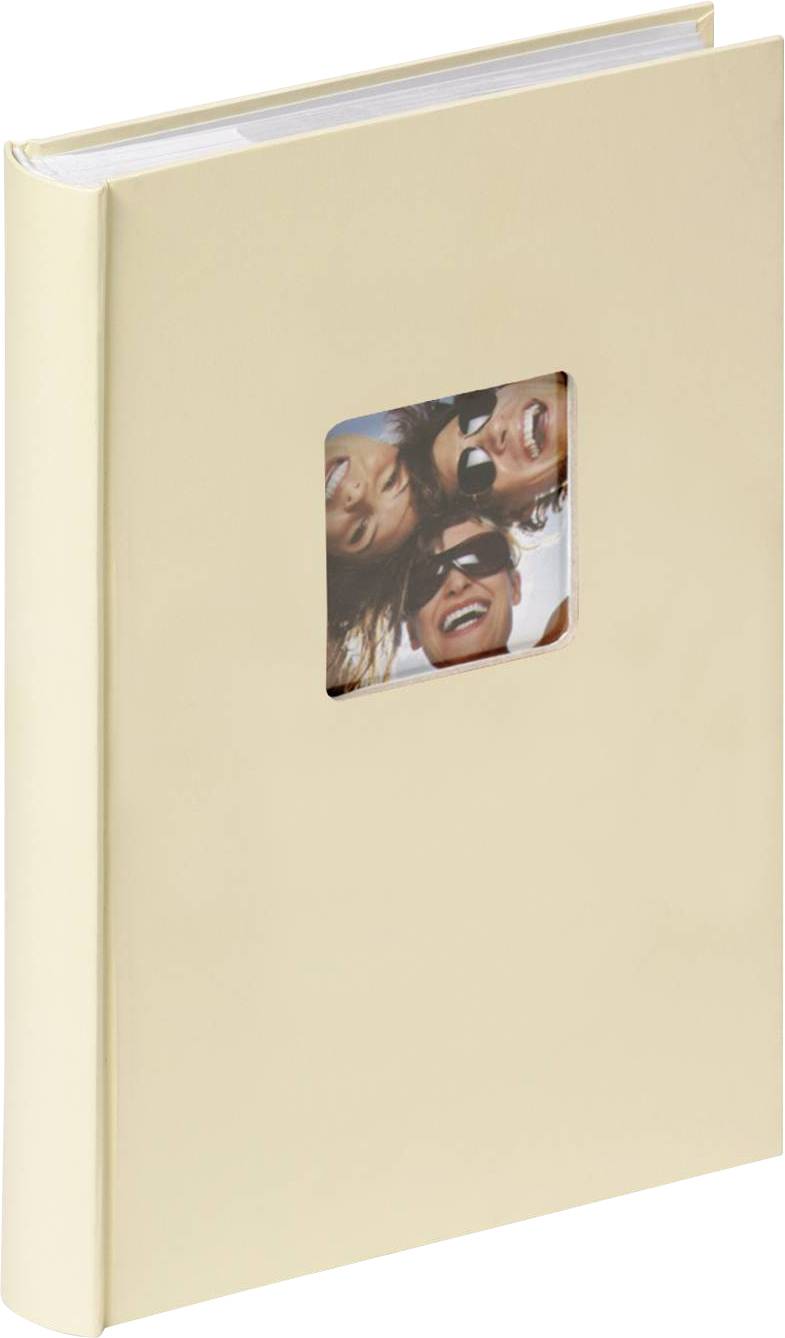 Beige fotoalbum met vierkante uitsnede op de voorpagina, toont drie lachende personen met zonnebrillen.