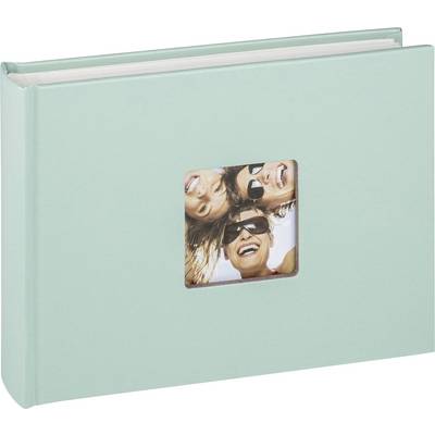 Een mintgroen fotoalbum met een vierkante uitsparing, waarin een vrolijke groepsfoto van drie personen met zonnebrillen te zien is.