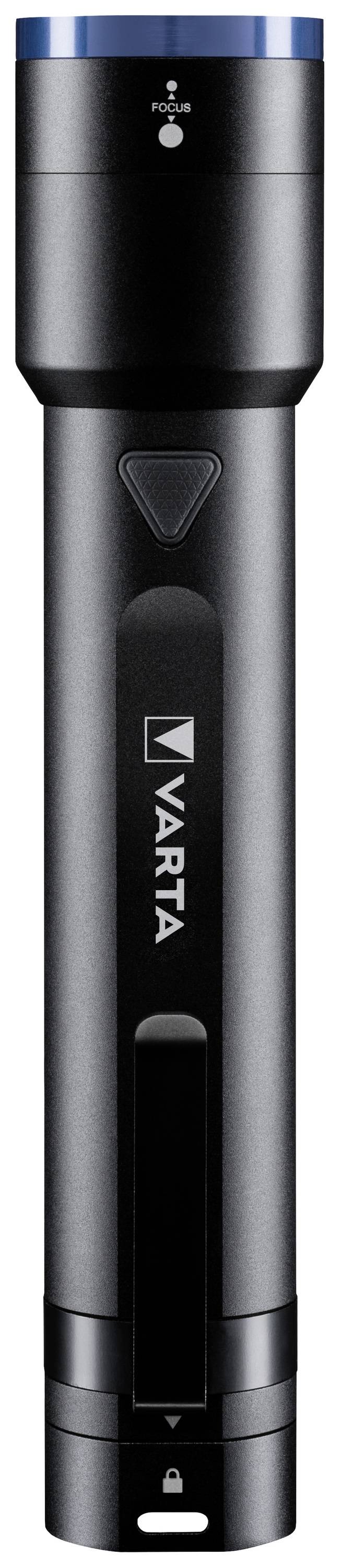 Zwarte zaklamp met zilveren rand en een blauwe kop. Markering 'Varta' en een pijl in het midden van de greep.