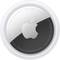 Een zilveren Apple AirTag met gegraveerd Apple-logo en de tekst 'AirTag - Ontworpen door Apple in Californië - Geassembleerd in China'.
