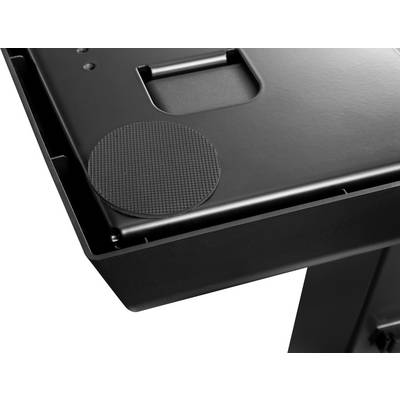 Zwart gaming-tafeldetail met slipvaste ronde onderlegger in de hoek, stalen frame.