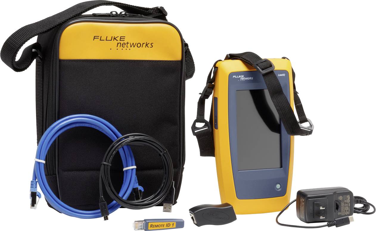 Een draagbaar netwerk-analyserapparaat van Fluke Networks met toebehoren: draagtas, netwerkkabel, adapter en oplader.