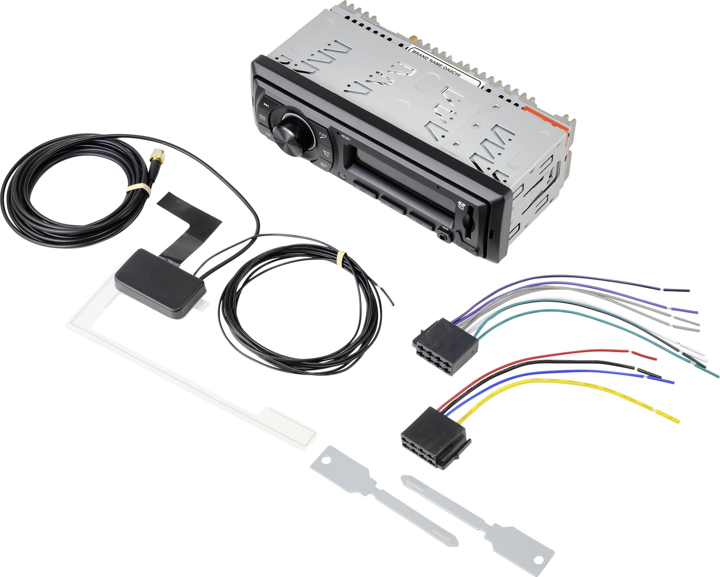 Autoradio-kit met kabels, montagebeugel en bedieningspaneel. Bevat verschillende adapters en kabels voor installatie en aansluiting in het voertuig.