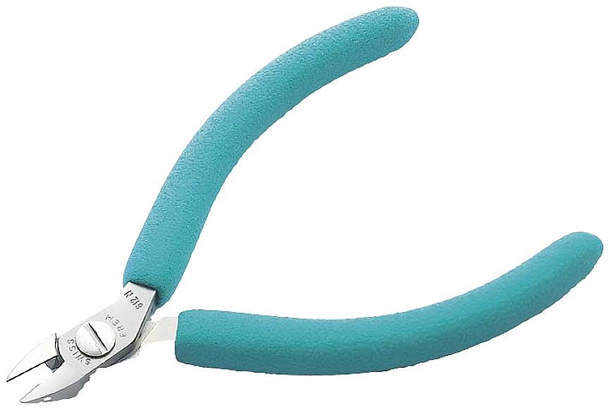 Een groene draadkniptang met metalen messen, die wordt gebruikt voor het knippen van draden en kabels.
