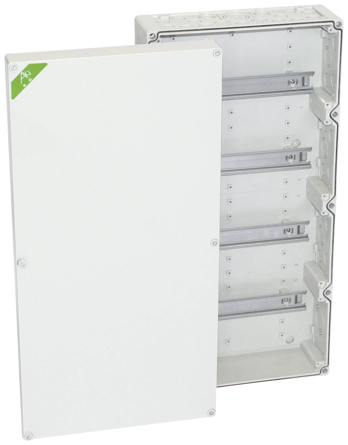 Een open, meerlaags metalen zekeringkast met een afneembare witte deksel, geschikt voor elektrische installaties.