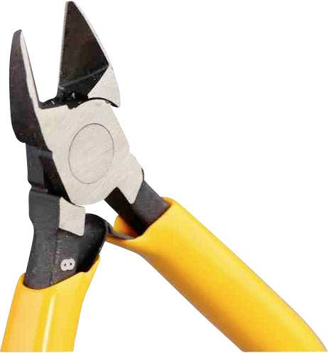 Zijkniptang met gele handgreep tegen een witte achtergrond, geschikt voor het knippen van draad en dunne metalen stukken.