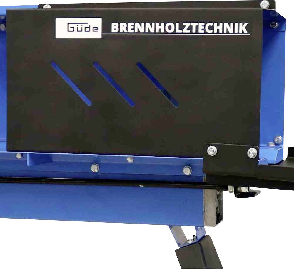 'Güde Brennholztechnik' logo op zwarte achtergrond, deel van een blauwe machine.