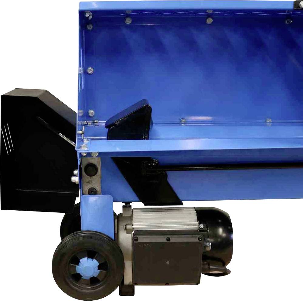 Een blauwe houtkloofmachine met een zwarte elektromotor en wielen, geschikt voor het klieven van brandhout.