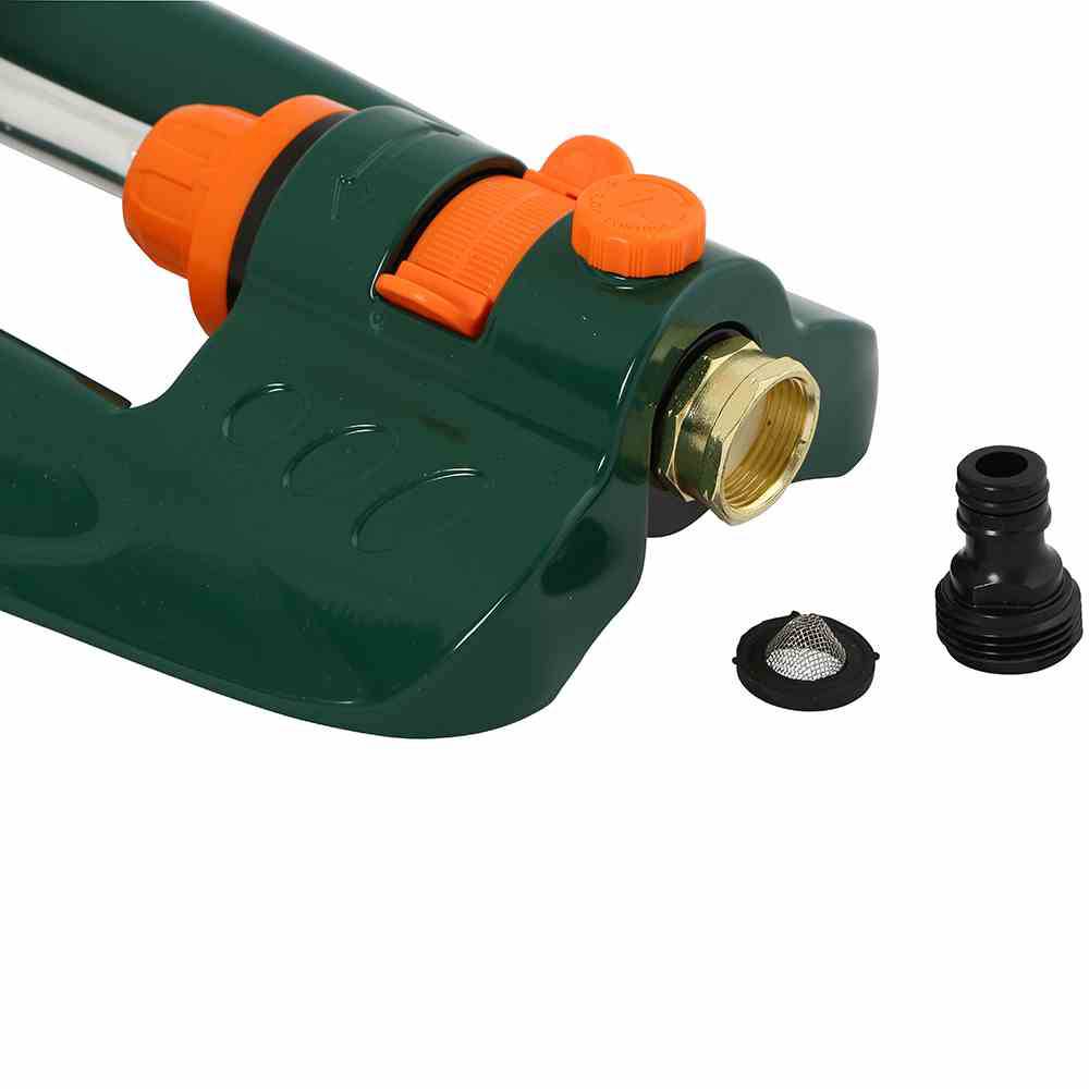 Groene en oranje grasproeier met aansluitadapter en klein filter, geschikt voor het bewateren van tuinen of gazons.