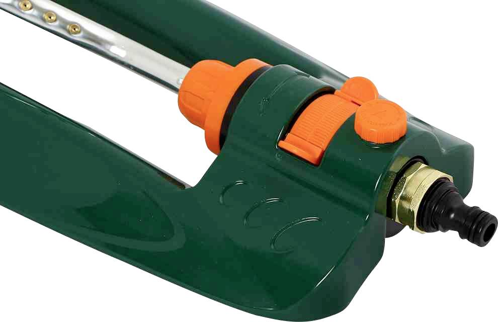 Groene grasproeier met oranje instelknoppen en zwarte aansluiting.