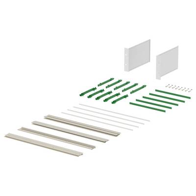 'Flatpack-meubilair assemblageonderdelen: beige en groene houten panelen, schroeven, beugels en verbindingsstukken systematisch gerangschikt.'
