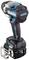 Een draadloze boormachine in zwart en blauw van Makita met een ergonomische handgreep en accu onderaan, klaar voor gebruik.