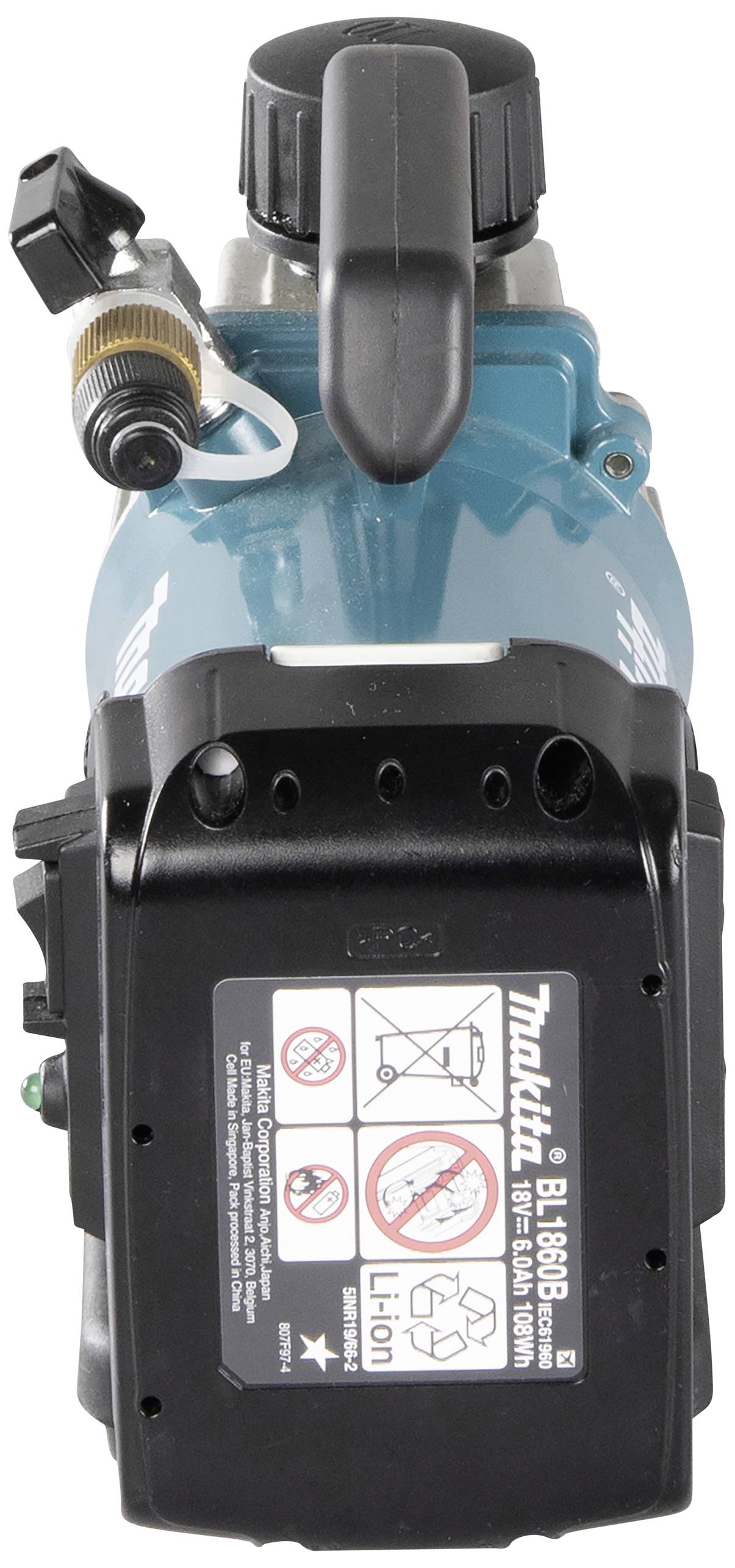Elektrisch gereedschap met een blauwe behuizing en zwarte handgreep. Op het batterijvak zijn symbolen en waarschuwingen zichtbaar.