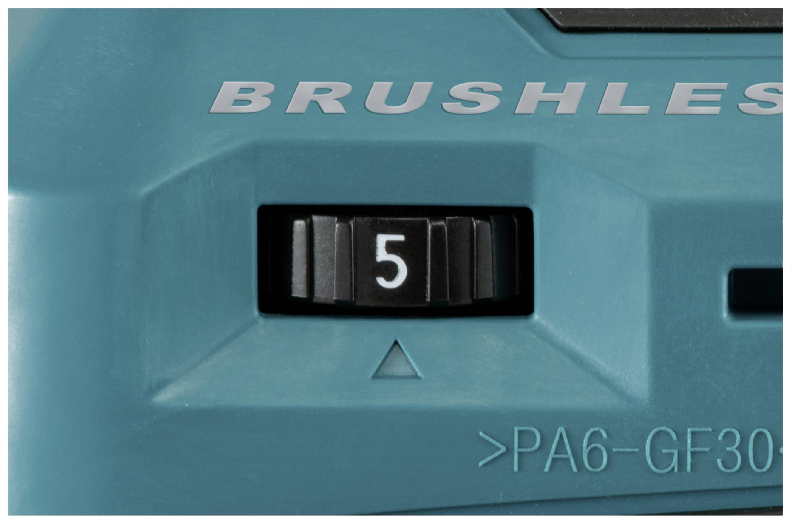 Close-up van een draaiknop op een apparaat. De schakelaar staat op stand 5. De tekst 'BRUSHLESS' is zichtbaar boven de schakelaar.
