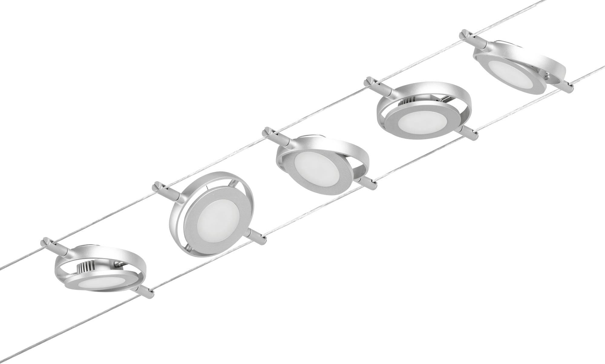 Een rij van vijf moderne, ronde plafondlampen met zilverkleurige bevestiging, gemonteerd op twee parallelle kabels.