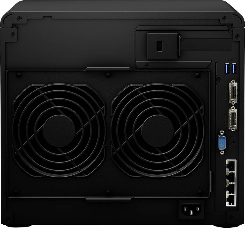 De achterkant van een computer met meerdere aansluitingen, twee ventilatoren en een stroomaansluiting, geschikt voor netwerkverbindingen.