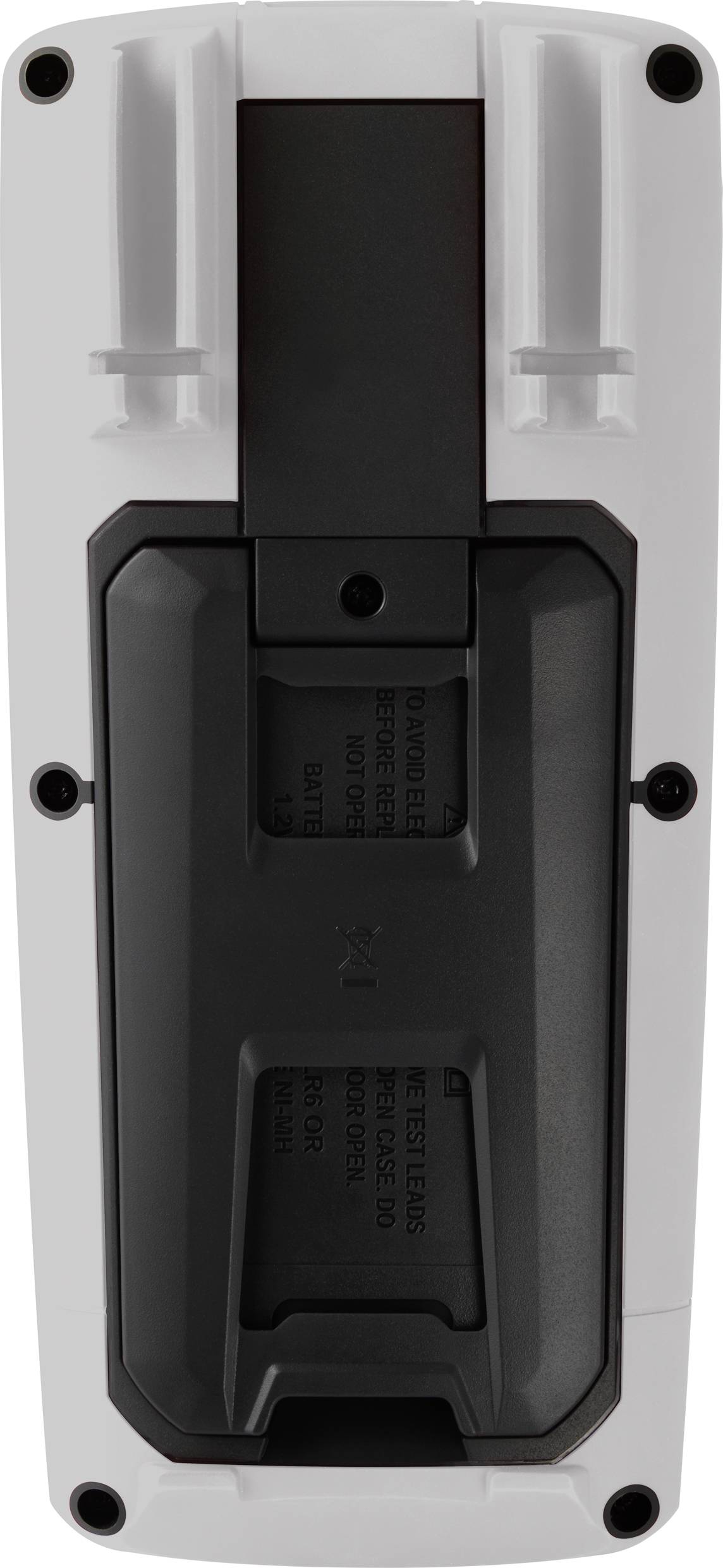 Een zwart rechthoekig vak op een wit apparaat, waarschijnlijk een batterijdeksel met tekst op het zwarte oppervlak.