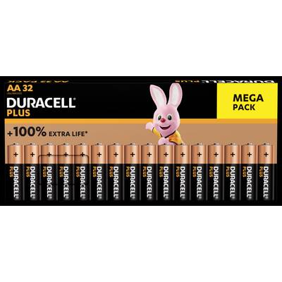 'Duracell Plus AA 32 Mega Pack', toont 32 batterijen, gepromoot met '+100% extra levensduur*'. Bevat roze haas-mascotte.